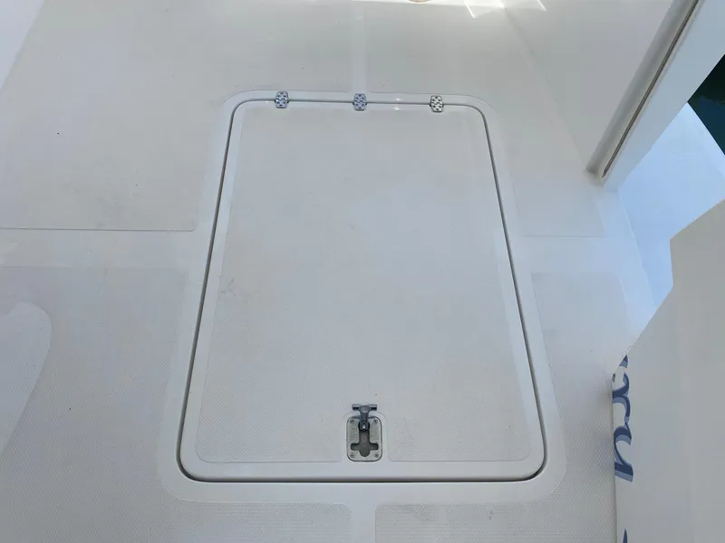 Aft deck hatch