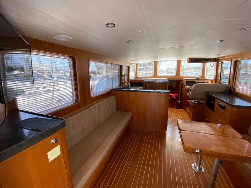 Looking port salon