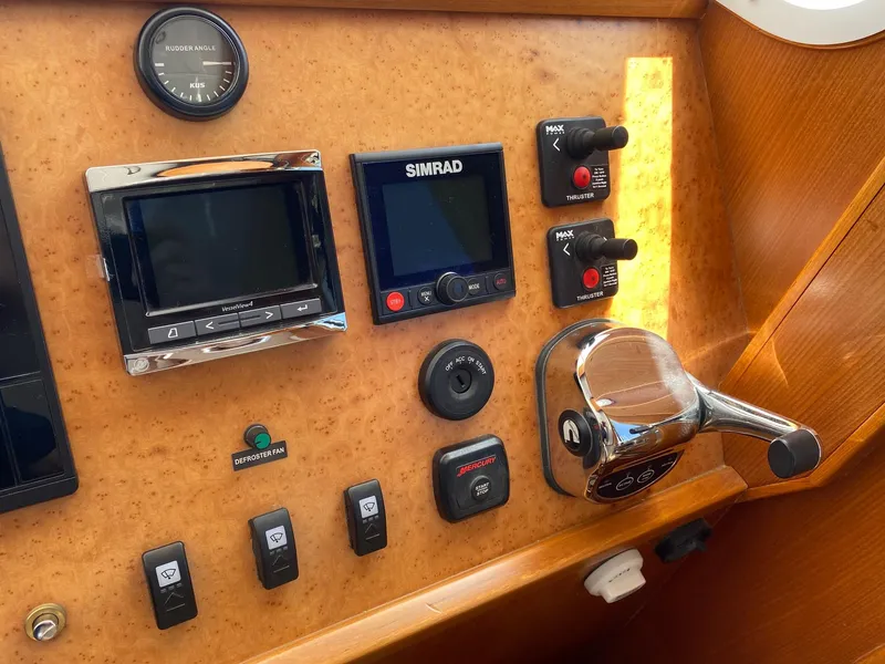 Autopilot, Engine controls, bow and stern thrusters