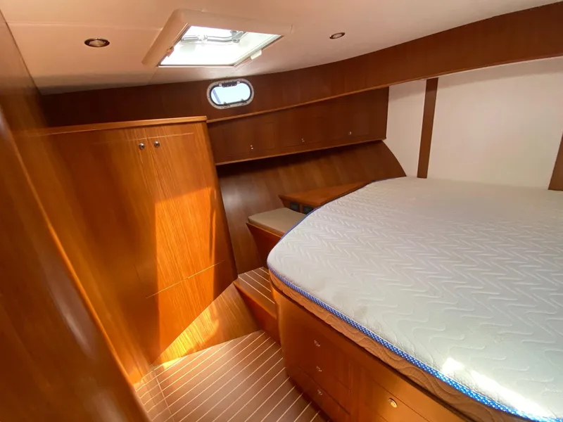 Looking port fwd cabin