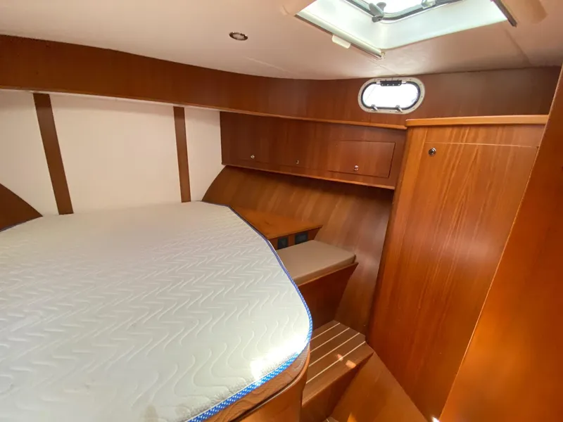 Looking starboard fwd cabin