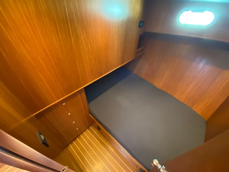 Port second cabin with storage