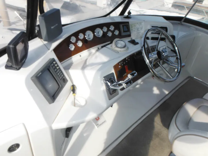 Helm-compass-fishfinder