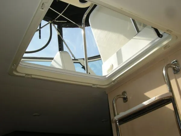Salon access to flybridge