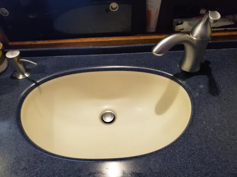 Molded custon corian sink-top