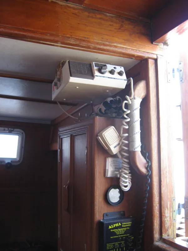 Horizon VHF Radio