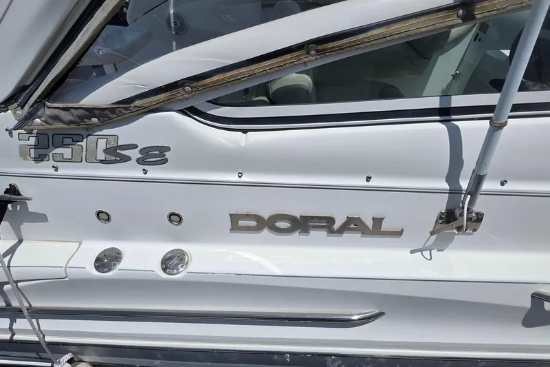 2001 Doral 250se boat side view with logo and model name visible.