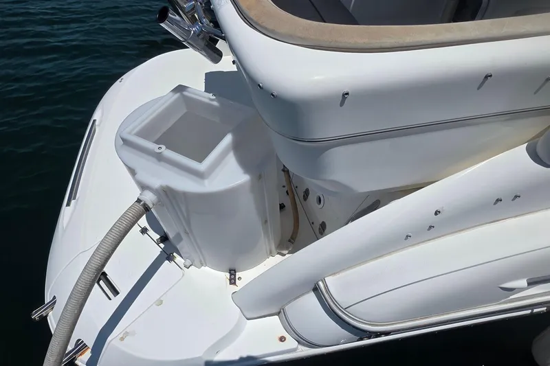 Rear view of a 2001 Doral 250se boat, showcasing deck details and water hose.
