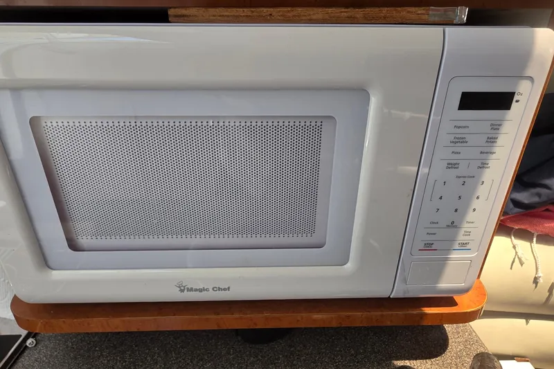 Magic Chef microwave oven on a Doral 250se boat, 2001 model.