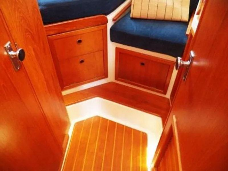 LOWER SECTION OF MASTER BERTH