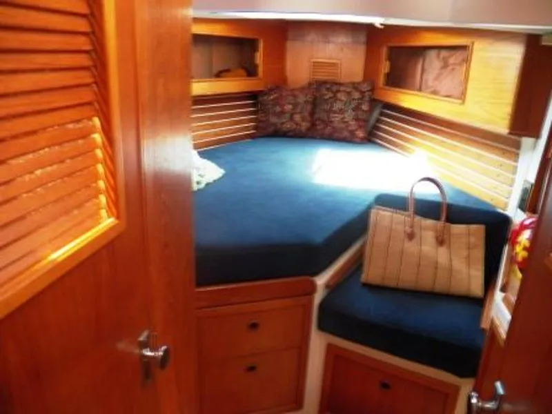 MASTER BERTH LOOKING FORWARD