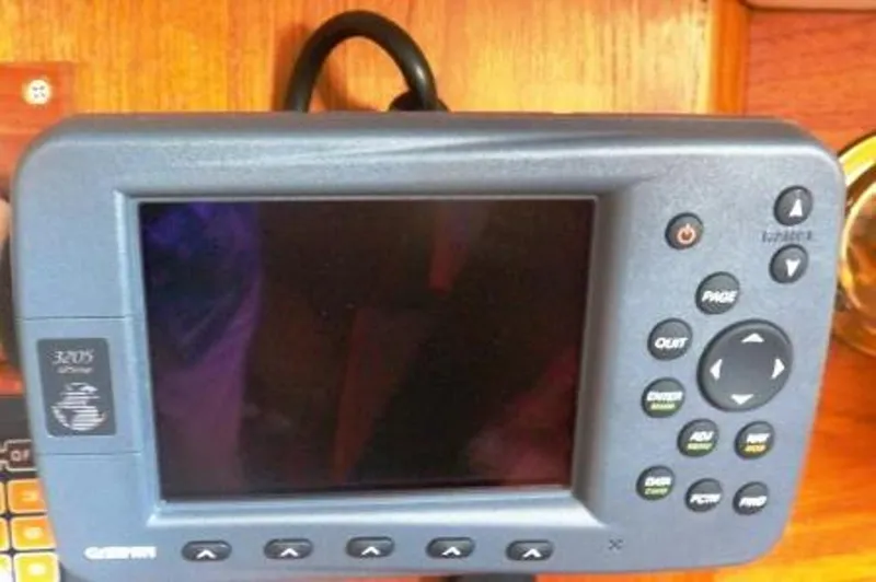 GARMIN 3215 GPS - NAV STATION