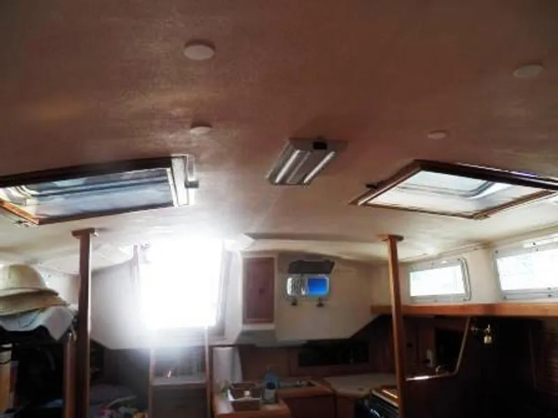 SALON OVERHEAD AND HATCHES