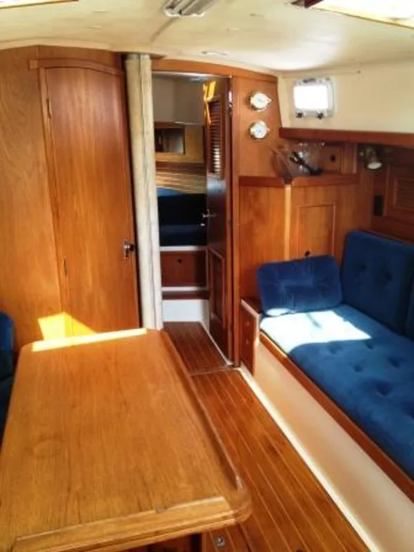 SALON TO PORT SIDE