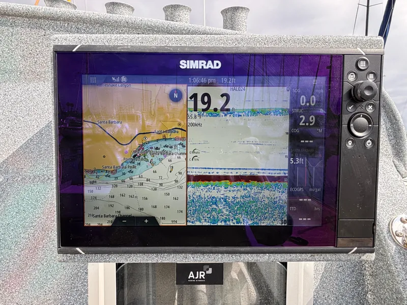 Simrad navigation display on 2023 KingFisher 3025 Destination boat.