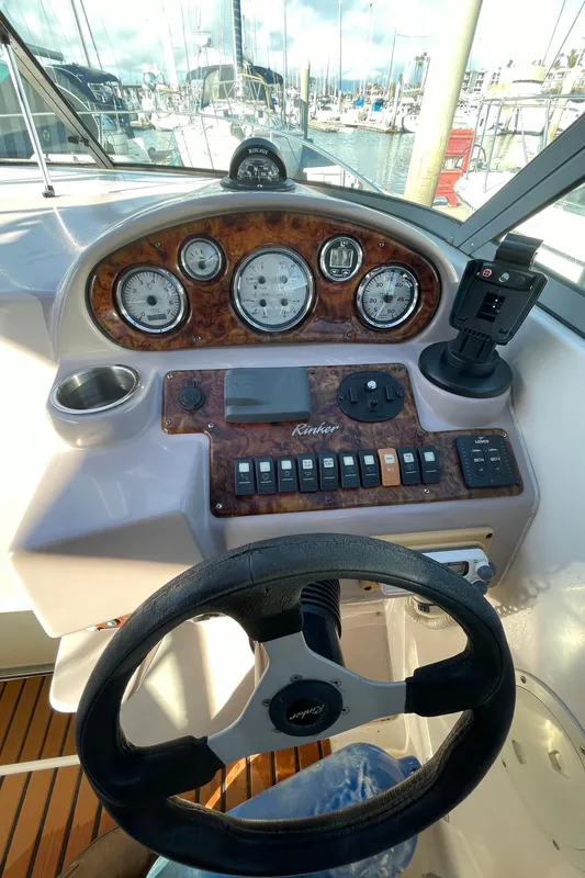2004 Rinker Fiesta Vee 270