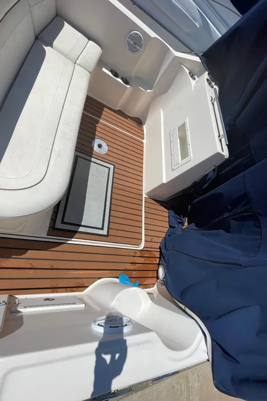 2004 Rinker Fiesta Vee 270