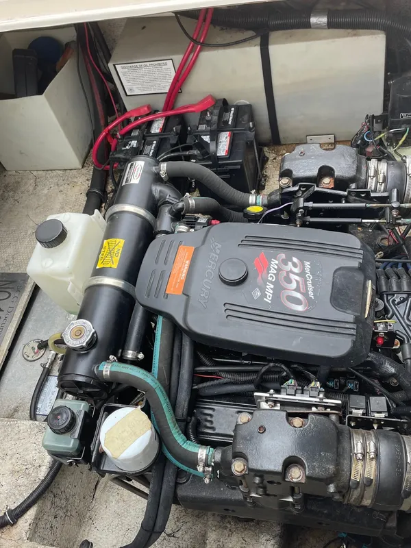2004 Rinker Fiesta Vee 270