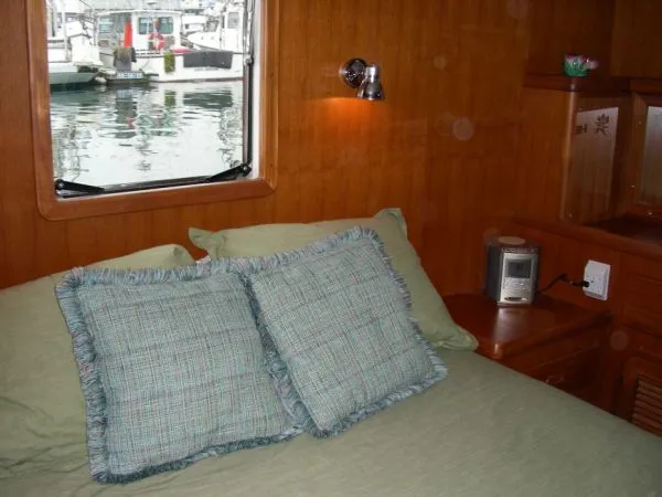 2002 Heritage Yachts Sundeck