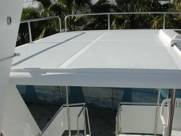 2002 Heritage Yachts Sundeck