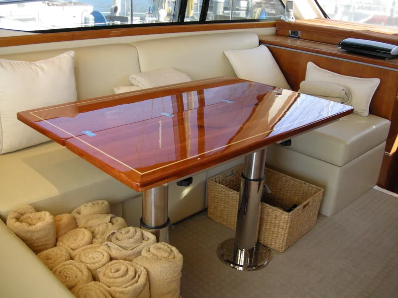 Lounge & folding hi-lo table open