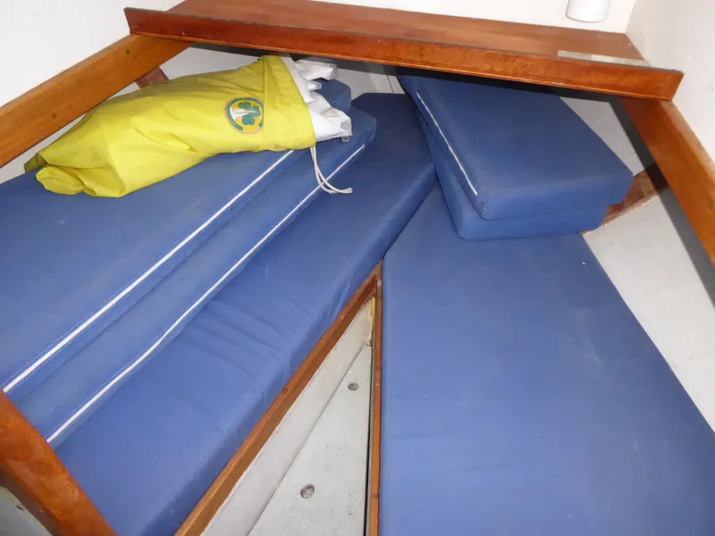 Fwd V Berth