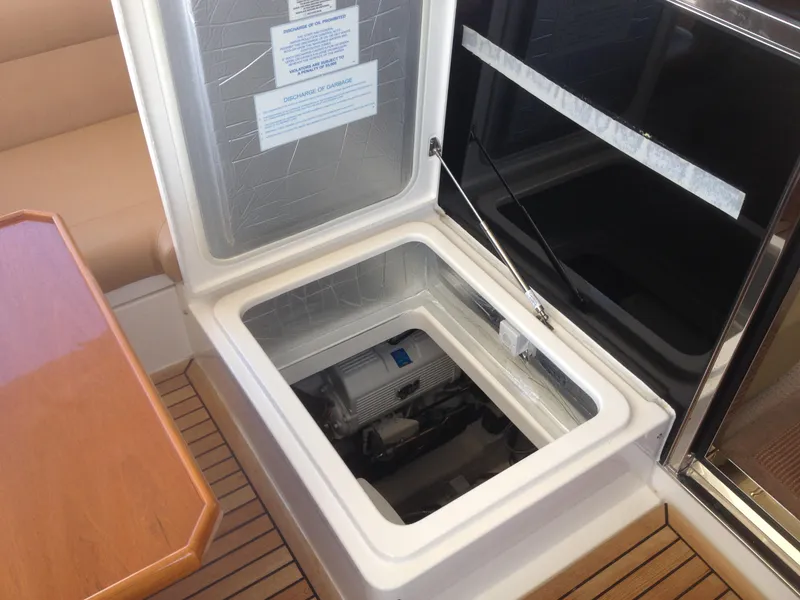 2012 Riviera Sport Yacht