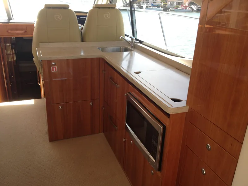 2012 Riviera Sport Yacht