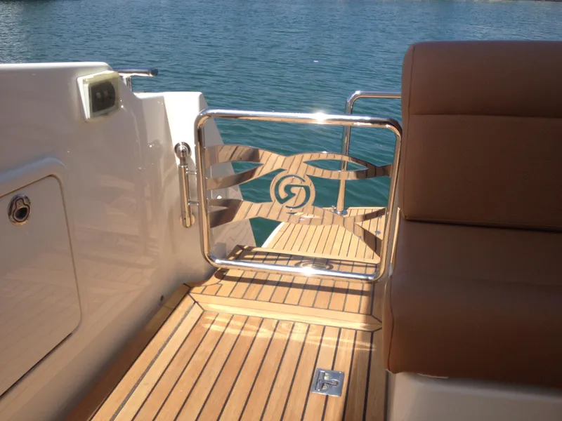2012 Riviera Sport Yacht