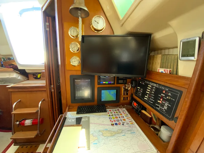 1991 Hunter 33.5