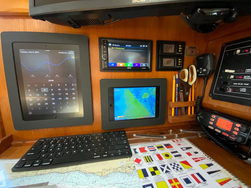 1991 Hunter 33.5