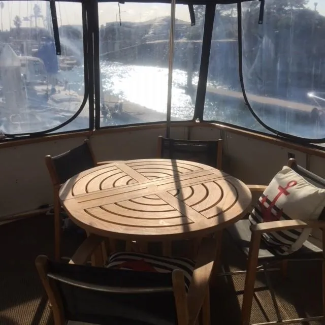 1985 Hatteras 43 Double Cabin