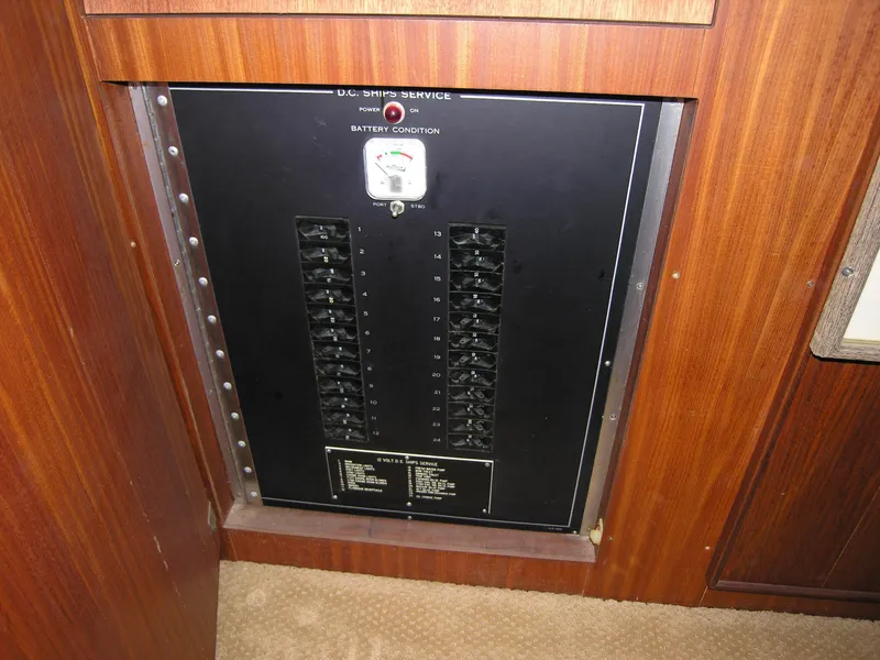 1985 Hatteras 43 Double Cabin