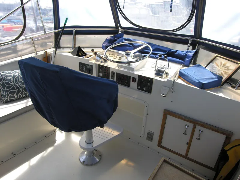 1985 Hatteras 43 Double Cabin