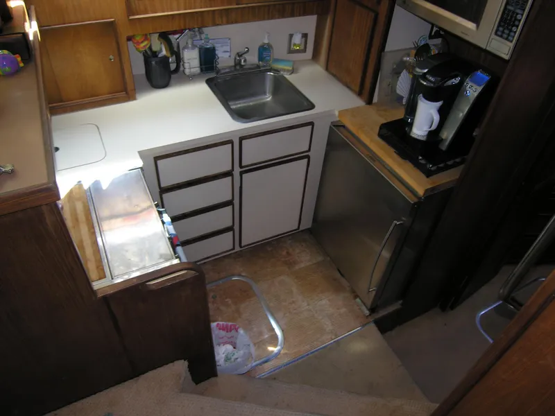 1985 Hatteras 43 Double Cabin
