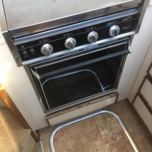 1985 Hatteras 43 Double Cabin