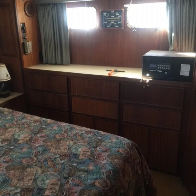 1985 Hatteras 43 Double Cabin