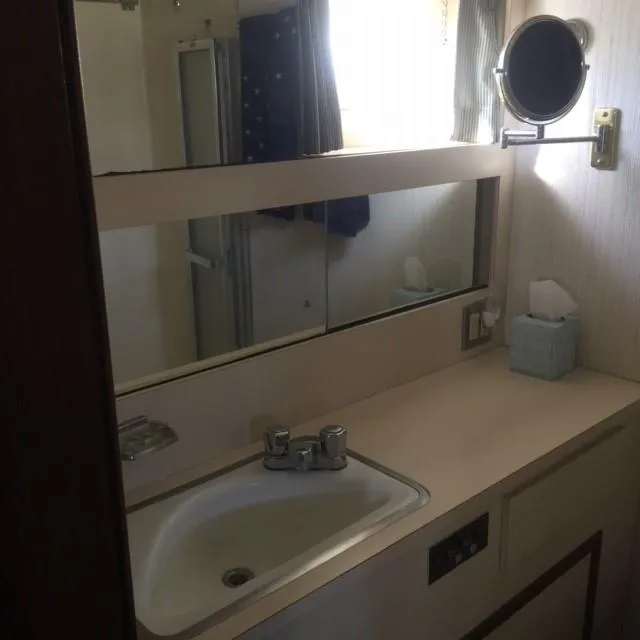 1985 Hatteras 43 Double Cabin