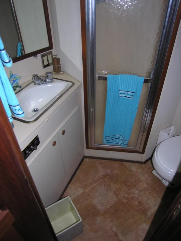 1985 Hatteras 43 Double Cabin