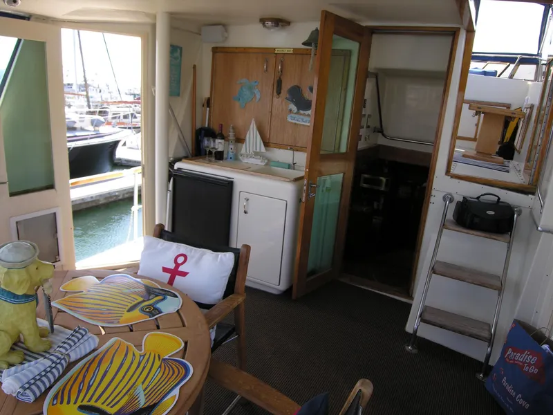 1985 Hatteras 43 Double Cabin