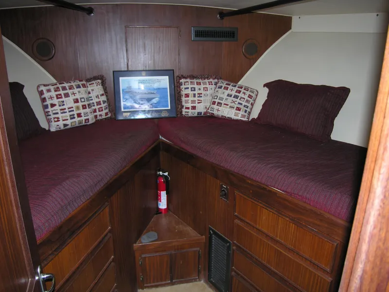 1985 Hatteras 43 Double Cabin