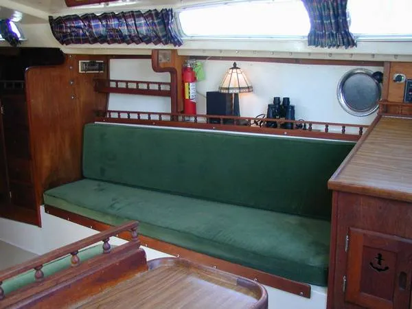 Port settee