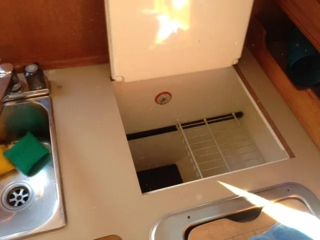 1990 Hunter 28