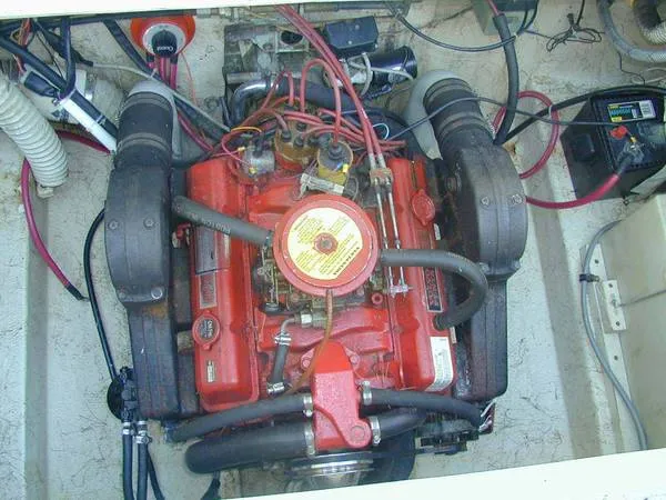 1984 Bayliner 2560 Command Bridge