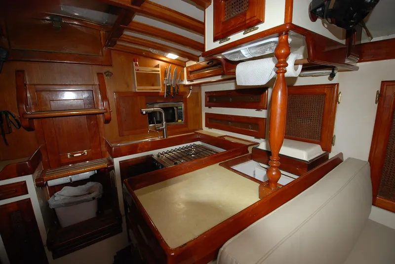 1978 Crealock Kendall 32 Cutter