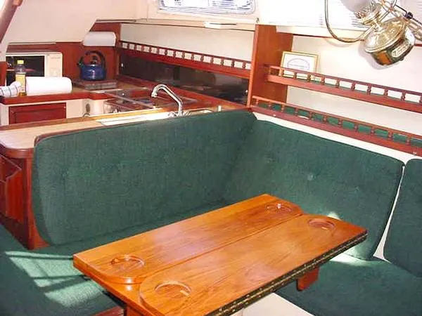 Port Salon Area  Aft to Galley