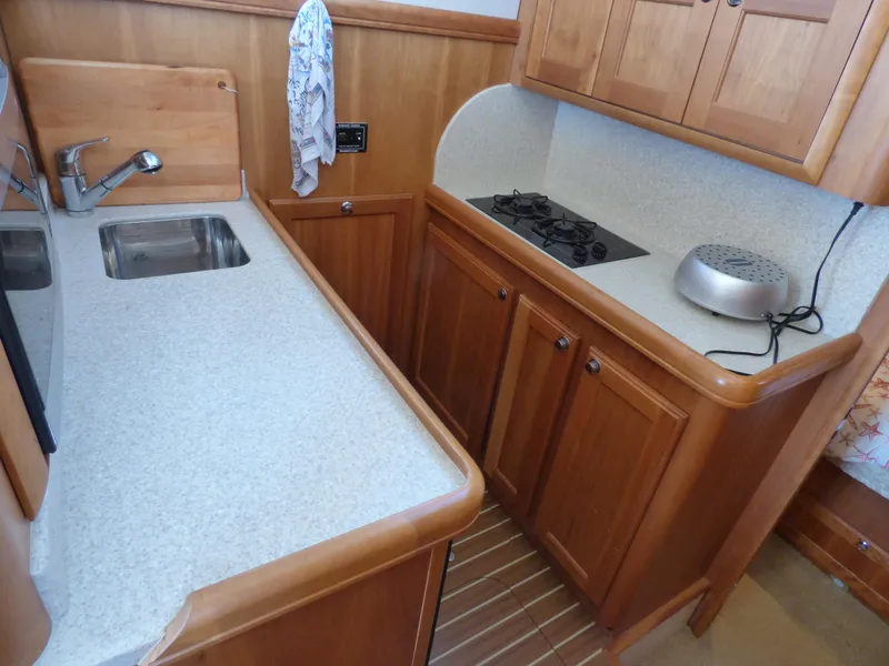 2006 Mainship 34 Trawler