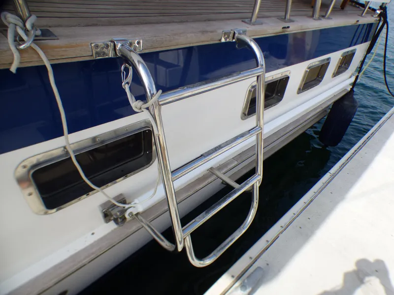 1988 DeFever 44 Motor Yacht