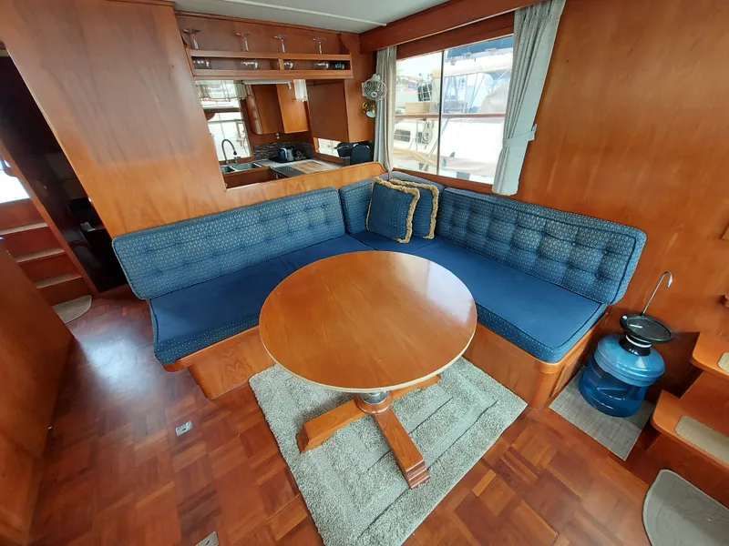 Corner Settee with Large Round Table