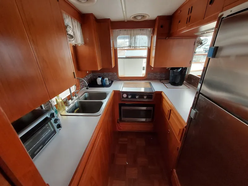 1988 DeFever 44 Motor Yacht